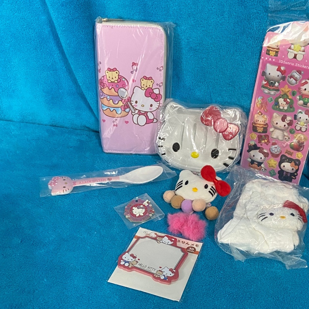 Hello Kitty Bundle - Picture 1 of 10
